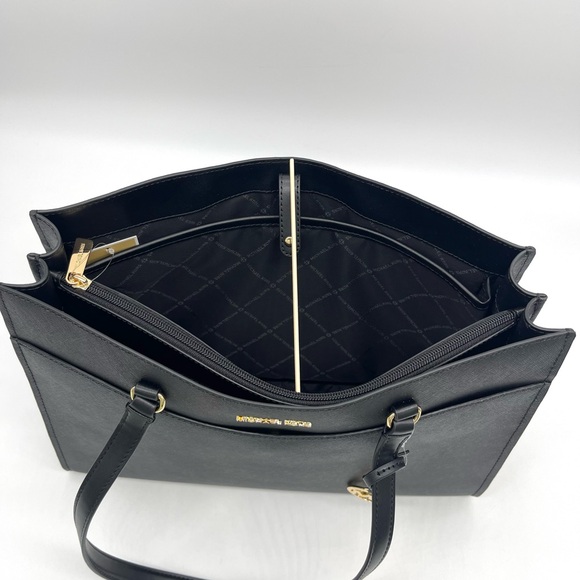 Michael Kors Large MF Pocket Shoulder Tote Bag - Picture 5 of 11